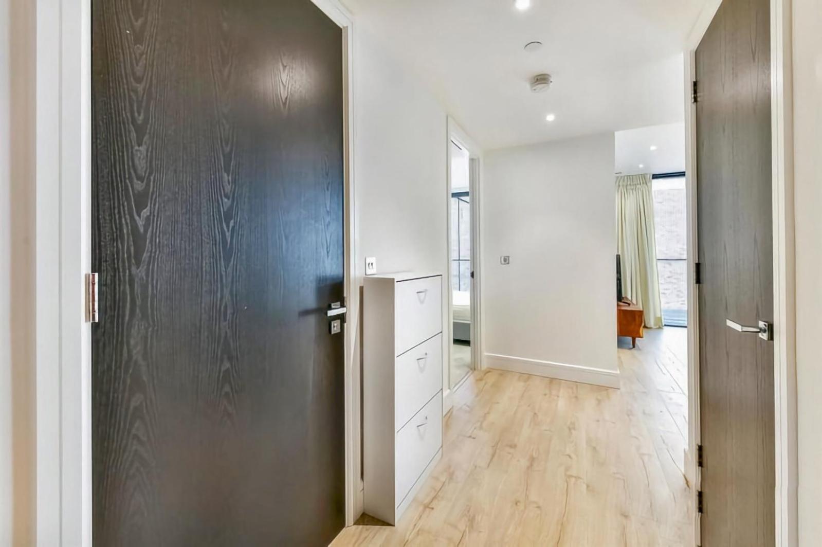 Modern 1br At E1 Near Top Attractions *